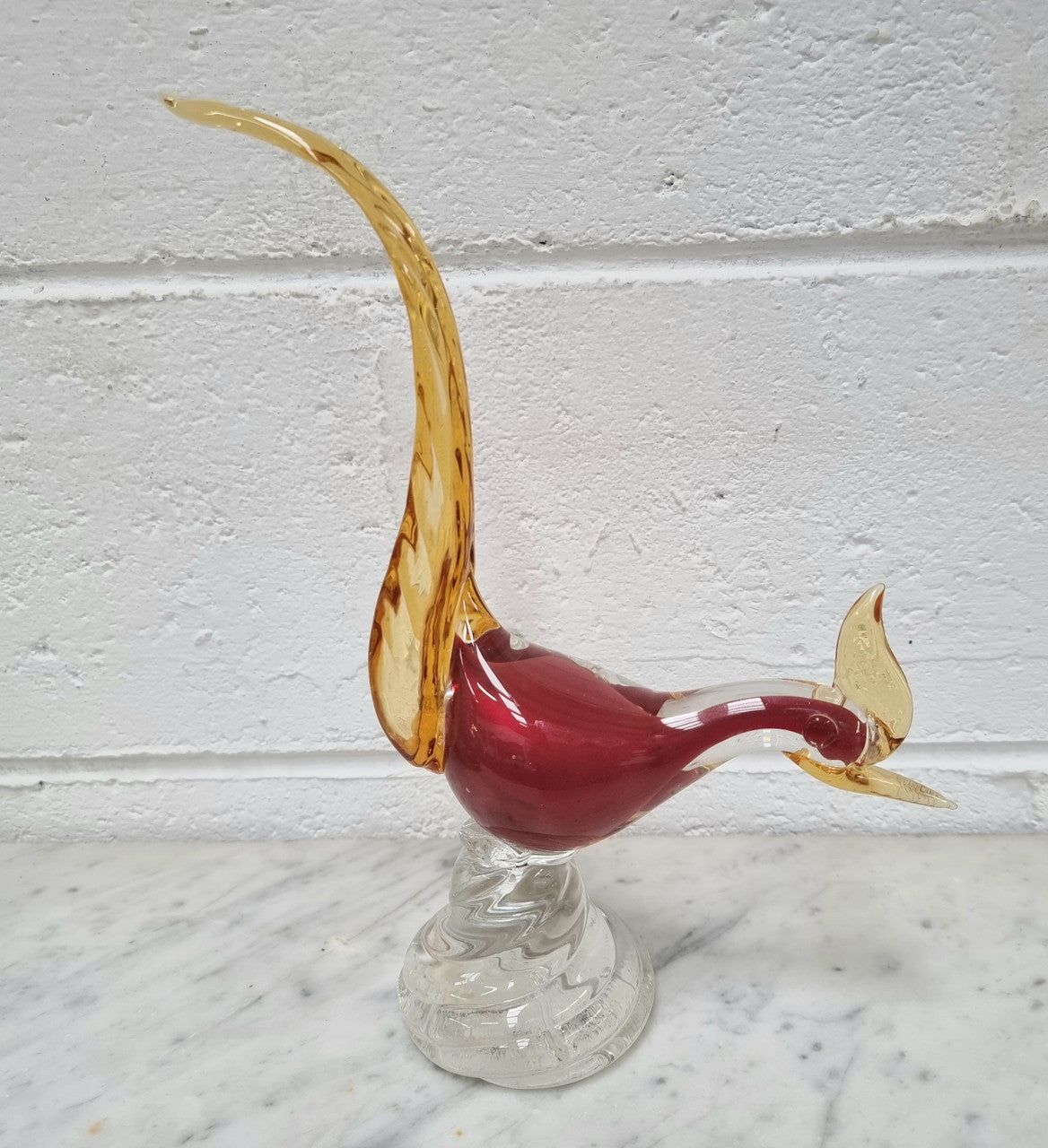 Beautiful Murano glass bird with its original sticker underneath in good original condition.