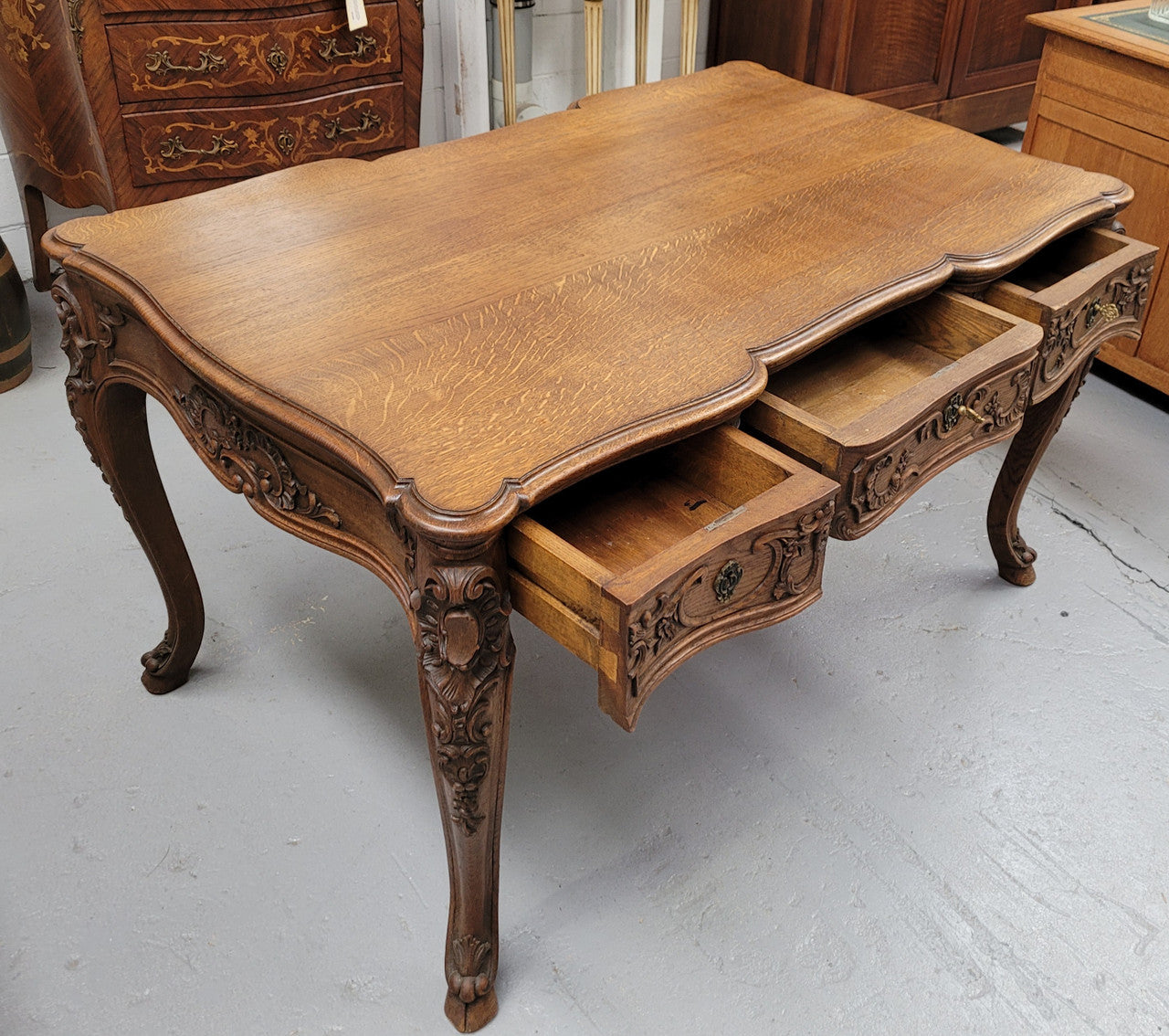 19th Century Louis 14th style quality French carved Oak bureau plat. It has three lockable deep drawers and beautifully carved legs. It has been sourced from France and is in good original detailed condition.