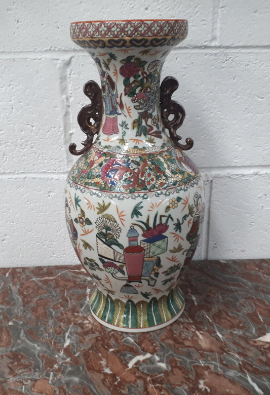 Antique 19th Century Chinese export hand-painted Qing Dynasty vase. Chien-Lung base. Rego mark to (1736-1795)