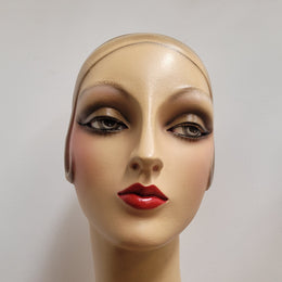 Elegant Vintage deco style mannequin head and shoulders in very good condition.