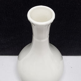 White Wedgwood metallised bone china, made in England. Stamped. In good original condition, Please view photos as they help form part of the description.