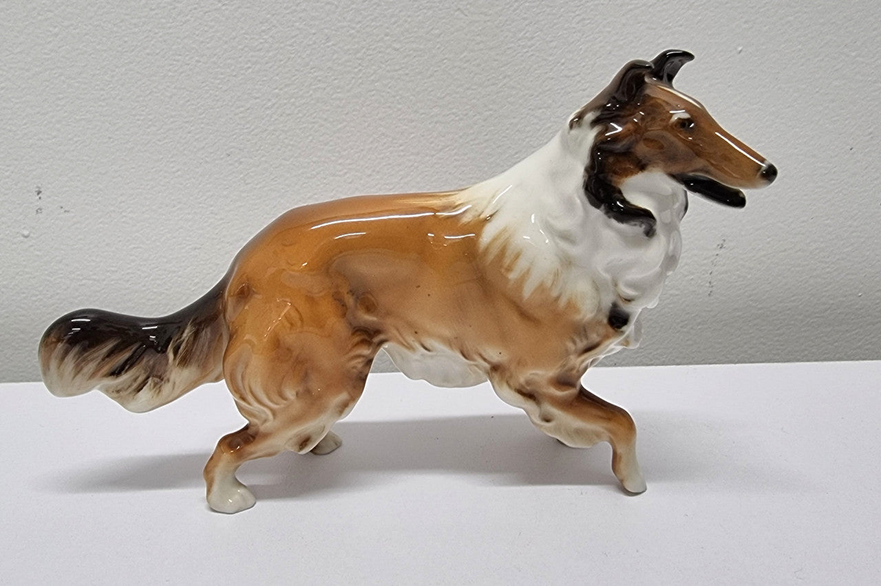 Rare Hutschenreuther Collie dog figurine. It is in good original condition and has been sourced locally. Please view photos as they help form part of the description.