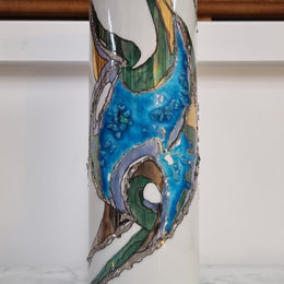 Beautiful decorative modern Mid Century signed vase. It is in good original condition, please view photos as they help form part of the description.