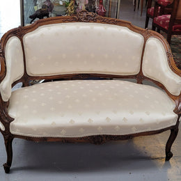 Pretty French Louis XV style small Walnut settee with very good upholstery. Sourced from France and in good original condition, please view photos of the upholstery as it helps form part of the description.