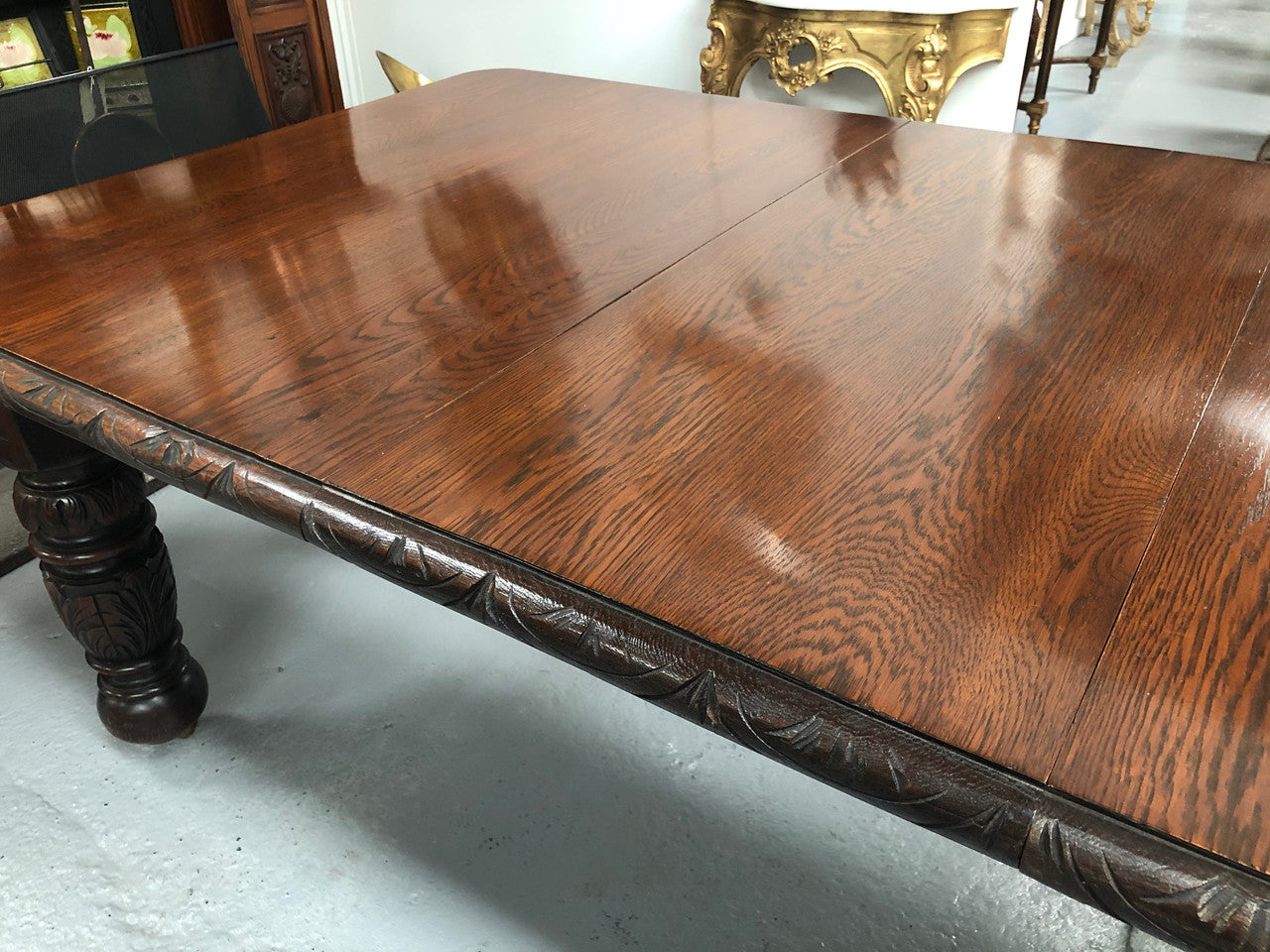 Lovely Antique Tudor Style oak extension table with 3 leaves in good detailed condition.