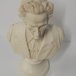 Vintage resin bust of "Chopin". It is in good original condition, please view photos as they help form part of the description.