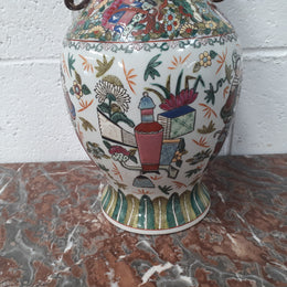 Antique 19th Century Chinese export hand-painted Qing Dynasty vase. Chien-Lung base. Rego mark to (1736-1795)