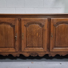 Charming French Louis 15th style sideboard with three doors and a stunning wooden top. In good detailed condition. Circa 1900