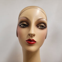 Elegant Vintage deco style mannequin head and shoulders in very good condition.