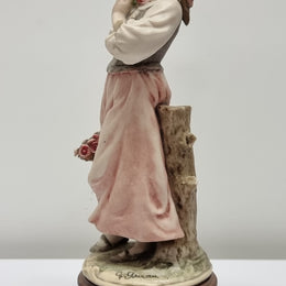 Lovely Italian figurine of girl carrying basket with flowers, figurine is on a wooden base. It is signed Giuseppe Armani and 1982 FLORENCE. In good original condition.  Please view photos as they form part of the description.