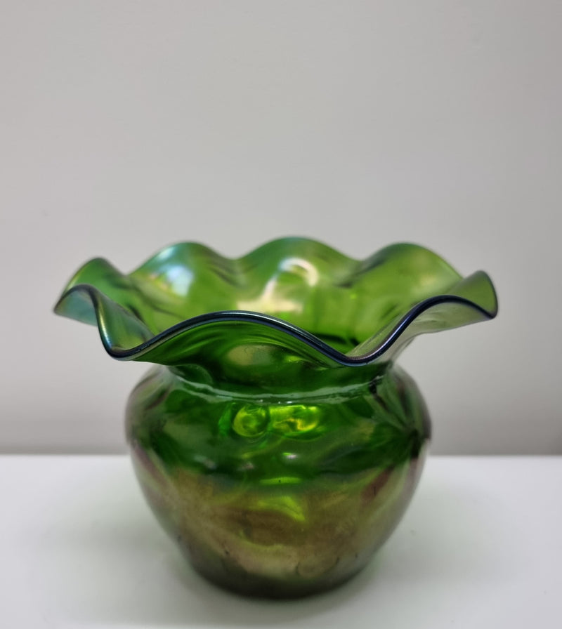 Gorgeous Antique green iridescent art glass vase with flare top, in great original condition.  Please view photos as they help form part of the description.