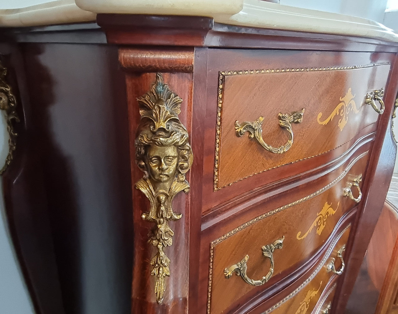 Vintage decorative Mahogany Louis XV style chest of six drawers with beautiful brass mounts and an alabaster top. In good original detailed condition.