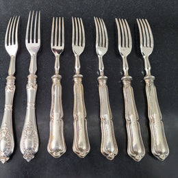 Mixed Set of cutlery with (800) continental silver handles, 13 pieces in total. in good original condition please view photos as they help form part of the description.