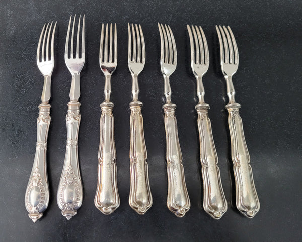 Mixed Set of cutlery with (800) continental silver handles, 13 pieces in total. in good original condition please view photos as they help form part of the description.