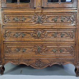 Rare French 18th Century Louis XVth style Oak linen press / display / cupboard. In very good original detailed condition.