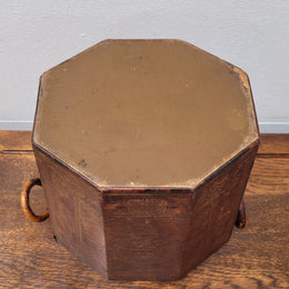 Vintage Italian tooled leather waste bin. It has been sourced locally and is in good original detailed condition. Please view photos as they help form part of the description.