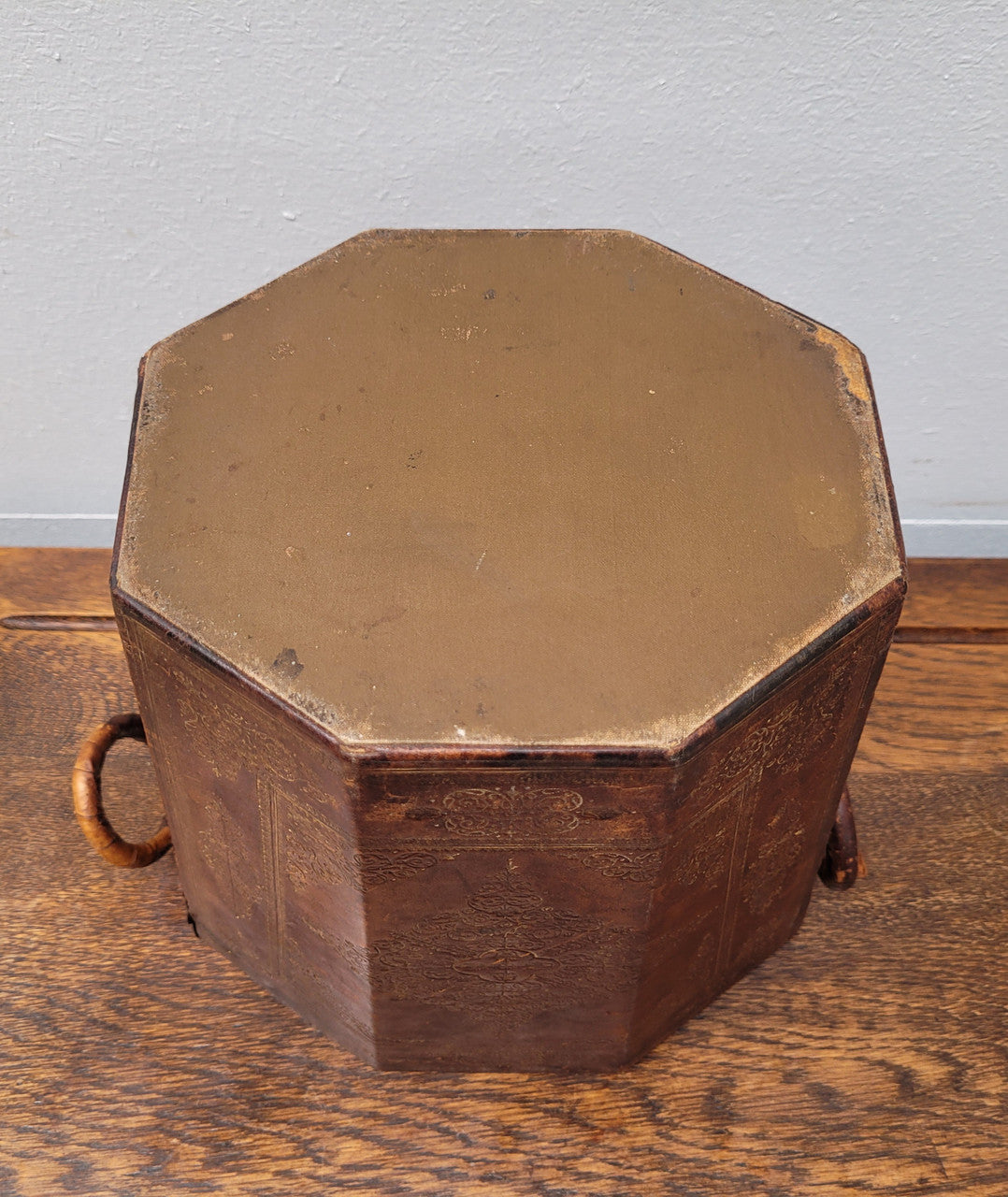 Vintage Italian tooled leather waste bin. It has been sourced locally and is in good original detailed condition. Please view photos as they help form part of the description.