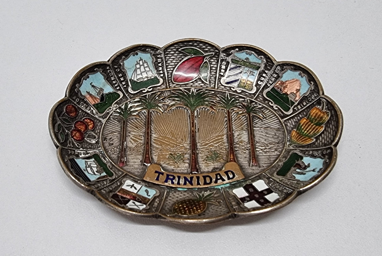 Vintage souvenir enamel bowl "Trinidad". It is in good original condition and has been sourced locally. Please view photos as they help form part of the description.