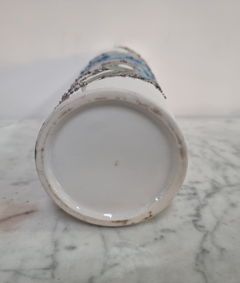 Beautiful decorative modern Mid Century signed vase. It is in good original condition, please view photos as they help form part of the description.