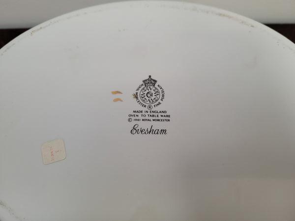 Royal Worcester porcelain gold trim & Knob “Evesham” pattern oven to tableware covered casserole. Made in England. In good condition with no chips or cracks.