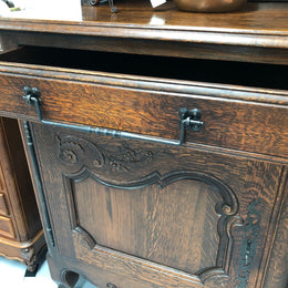 Grand 19th century Oak French kitchen dresser. A beautiful very practical piece with loads of storage havings three large shelves, three large drawers and three shelves for displaying items. It has been sympathetically restored and is in good detailed condition.