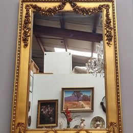 Stunning Vintage French floral gilt framed overmantel mirror. It has been sourced from France and is in good original detailed condition.