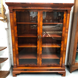 Beautiful Victorian flame Mahogany bookcase/display cabinet. It has four adjustable shelves and is in good original detailed condition.