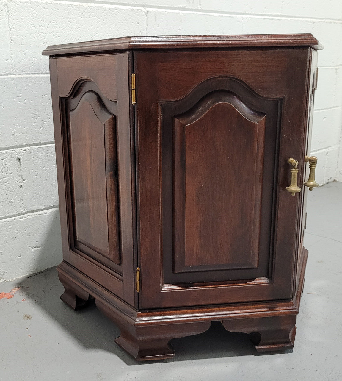 Hexagonal Mahogany enclosed side cabinet with two doors. Would make an ideal side cabinet and is in good restored condition.