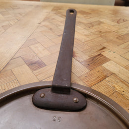 Heavy French 19th century frying pan skillet with lid. It has been sourced from France and is in good original detailed condition.