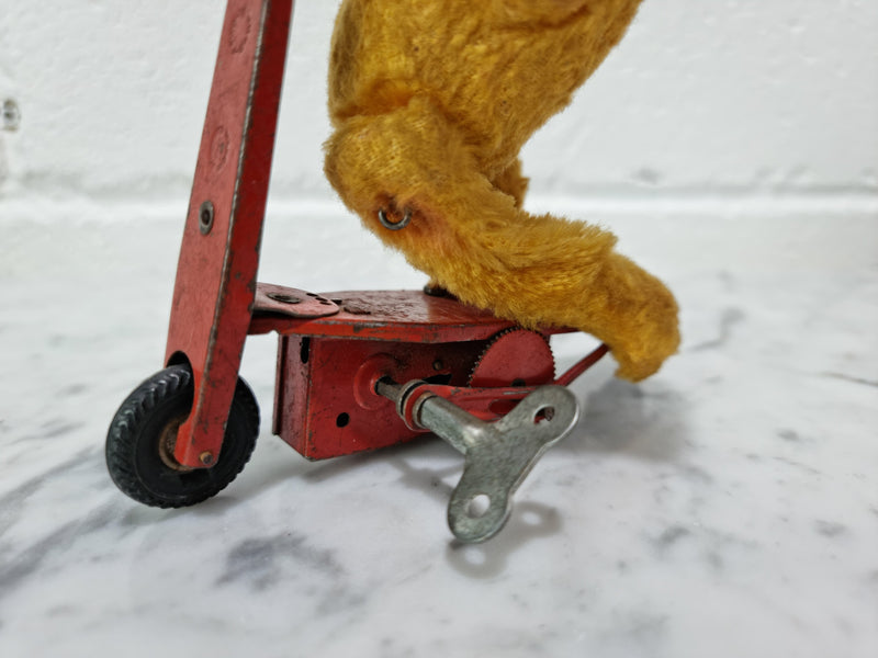 "Gebruder Fendi" bear riding scooter wind up toy, comes with original key. In good original condition, please view photos as they help form part of the description.