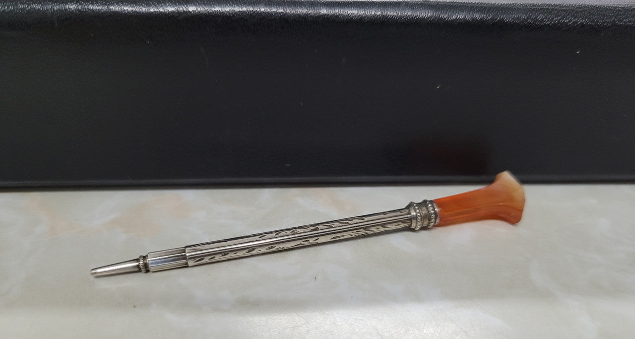 Attractive sterling silver and onyx propelling pencil. In good original condition, please view photos as they help form part of the description.