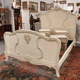 French Louis 15th Style French queen size bed and rails with custom made slats in distressed chalk painted finish. It has been sourced from France and is in good original detailed condition.