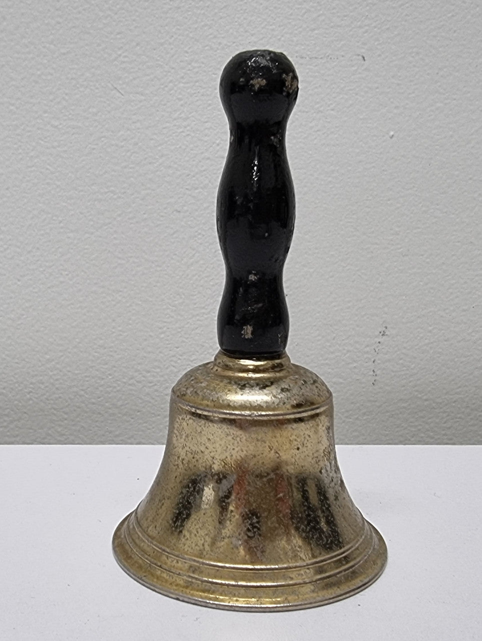 Wooden handled brass bell. It is in good original condition and has been sourced locally. Please view photos as they help form part of the description.