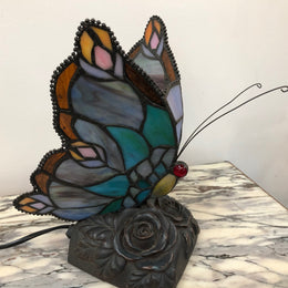 Beautiful Tiffany style Butterfly table lamp, it is in good working order with no damage.