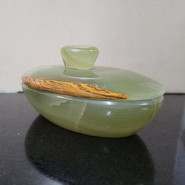 Stunning Vintage onyx marble trinket box and lid. It is in good original condition, please view photos as they help form part of the description.